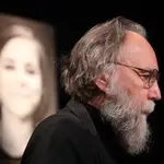 Alexander Dugin, durante el funeral de su hija Darya Dugina