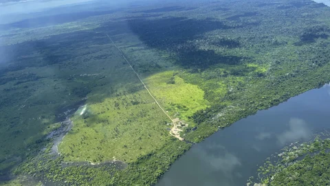 En la selva brasileña se han identificado al menos 114 pueblos indígenas que viven aislados