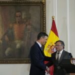 El presidente de Colombia, Gustavo Petro, con Pedro Sánchez
