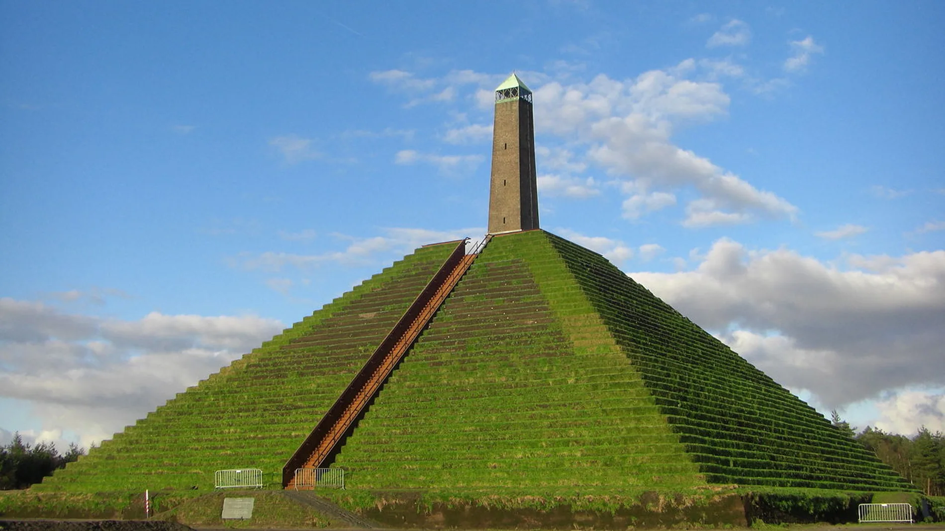 La pirámide de Austerlitz. Fuente: Wikipedia.