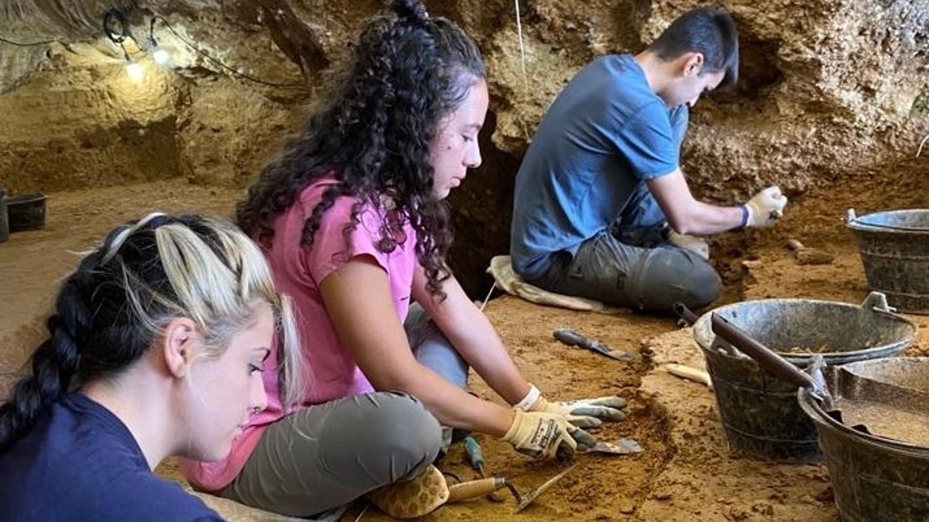 Campaña de excavación en la cueva de Prado Vargas