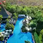 Vista aérea del resort de lujo.
