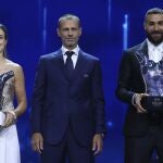 Ceferin, junto a Alexia y a Benzema en la pasada gala de la UEFA