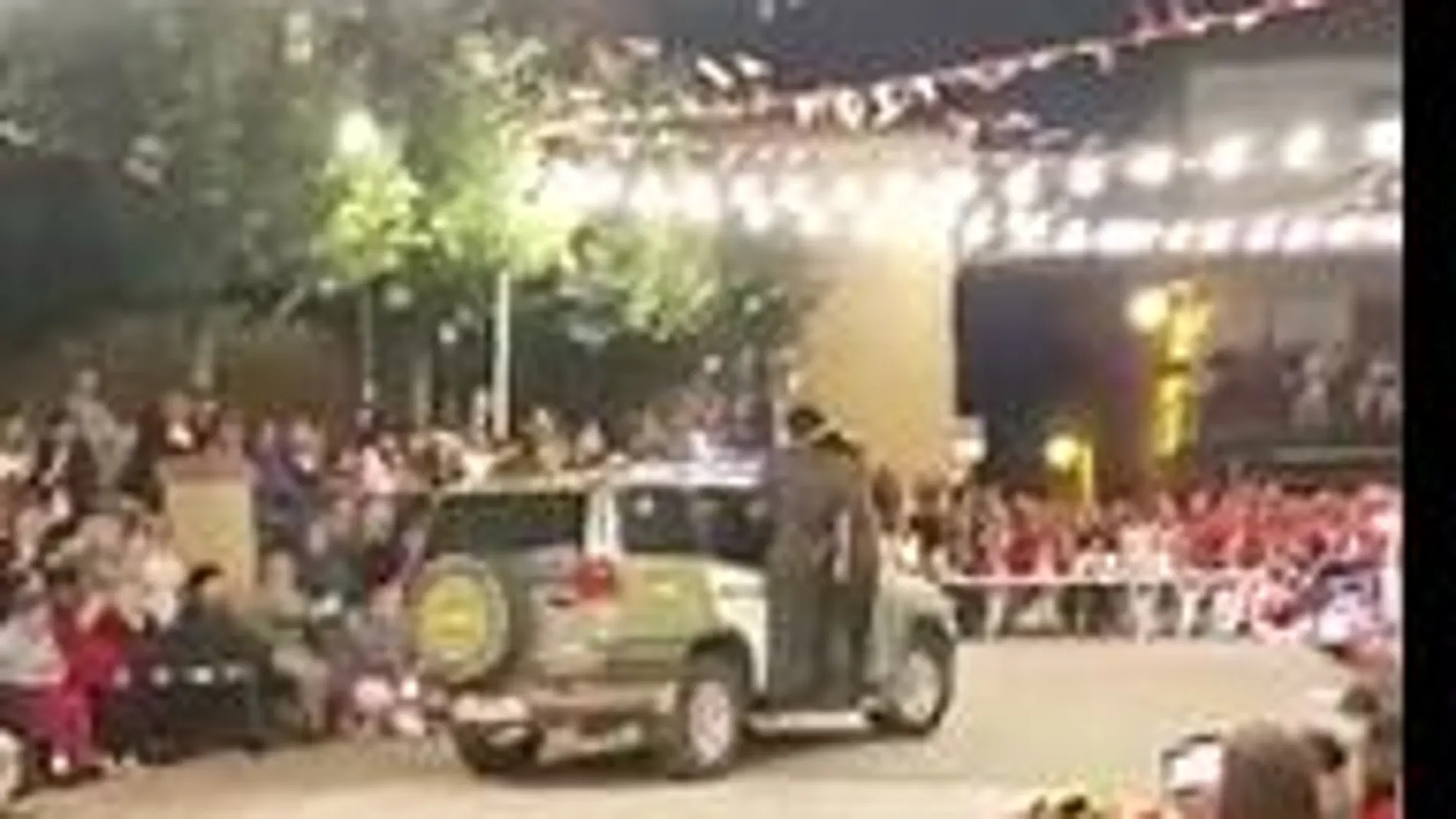 Supuestos guardias civiles irrumpen en la plaza durante las fiestas