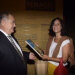 Una palentina residente en Madrid, Matilde Álvarez Puertas, es la visitante 20.000 de la exposición "Renacer"