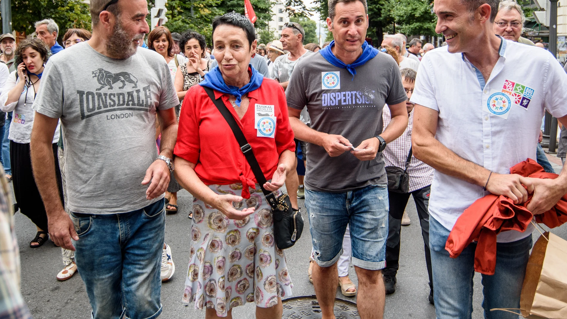 La concejal de EH Bildu en Bilbao Jone Goirizelaia participó el pasado viernes en la manifestación por las calles de Bilbao convocada por la red Sare Herritarra, que trabaja en la defensa de los derechos de los presos de ETA, y las comparsas de Bilbao para reclamar que todos los reclusos de la organización terrorista cumplan condena "en cárceles de Euskal Herria"