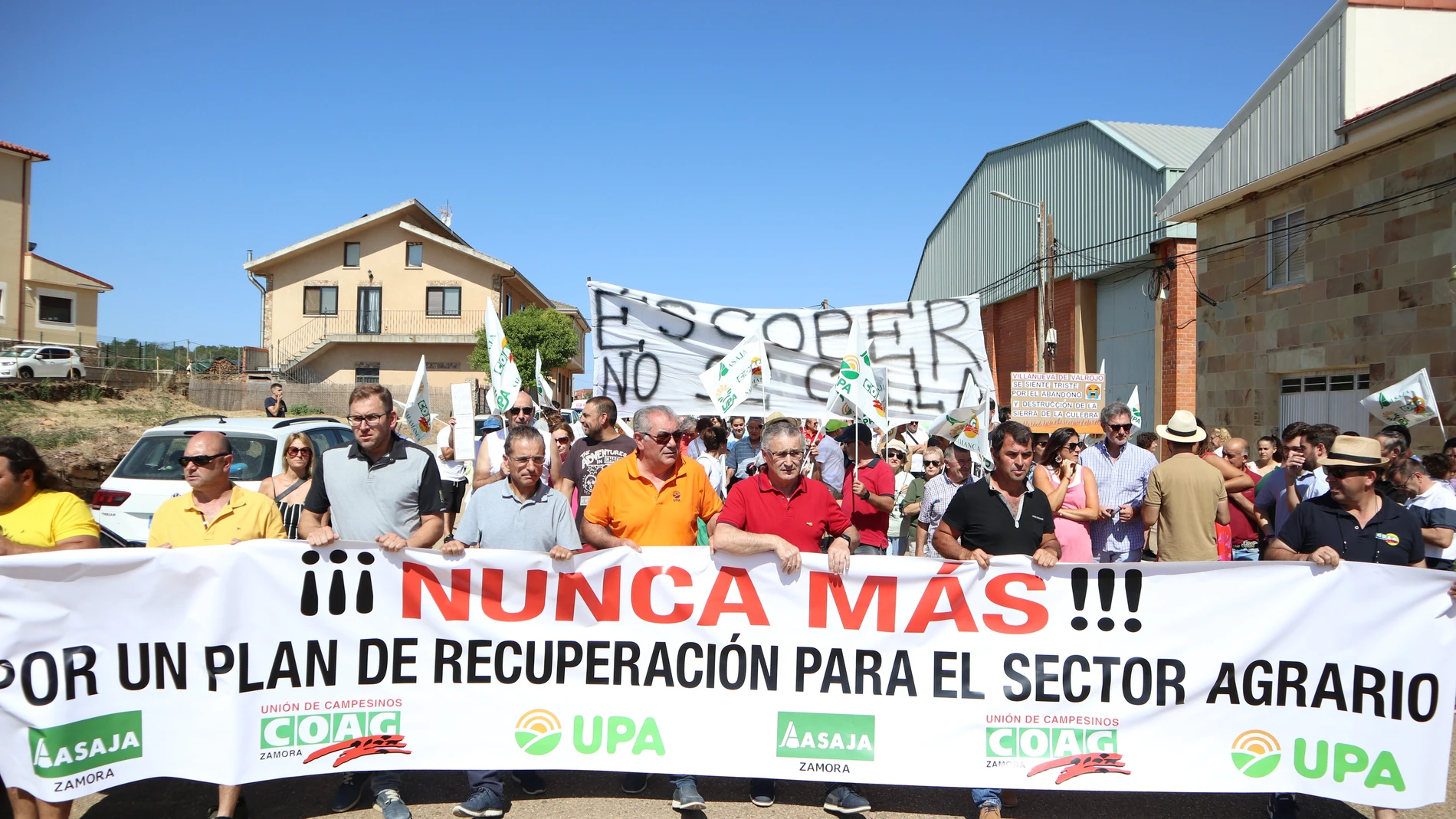 Asaja, COAG y UPA de Zamora celebran una concentración en Tábara (Zamora