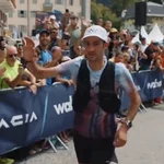 Kilian Jornet, a punto de entrar el primero en la meta de la Untratrail Mont Blanc 2022