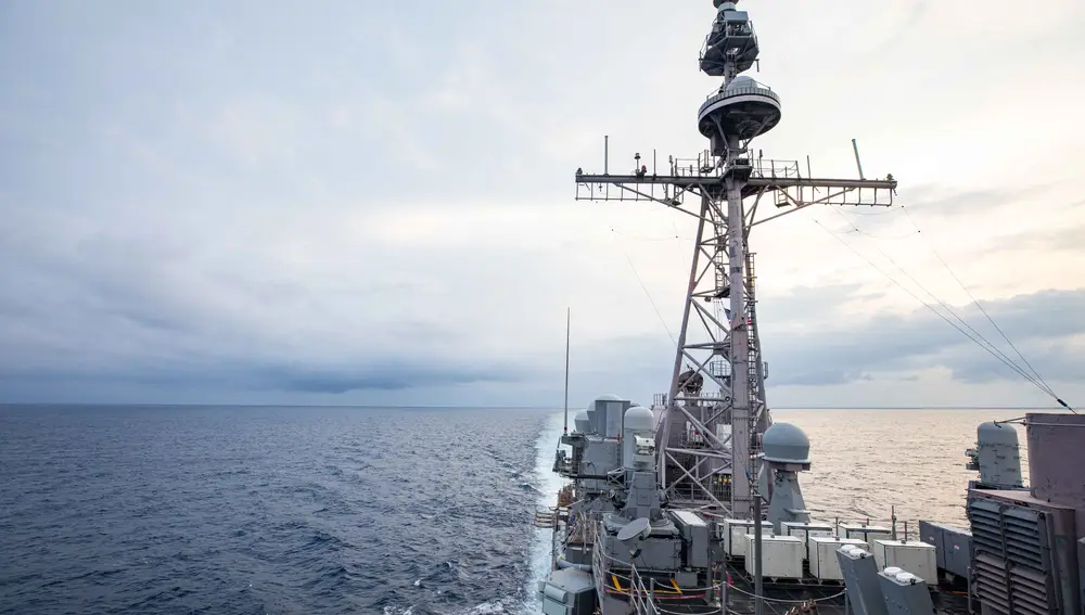 Fotografía de dos buques de guerra estadounidenses haciendo una maniobra en el Estrecho de Taiwán, tomada el pasado 28 de agosto, cuando las tensiones entre China y Taiwán no dejan de crecer | Fuente: Europa Press