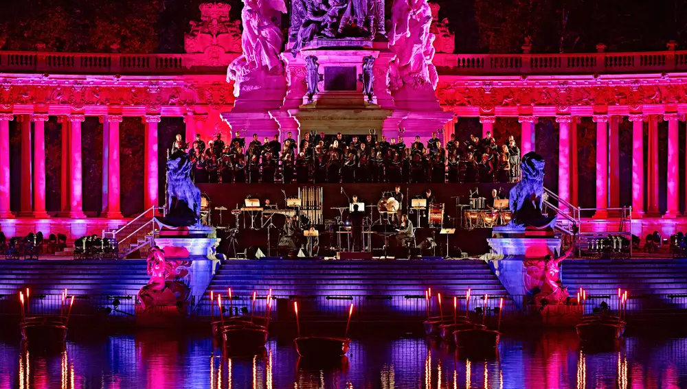 El concierto tuvo como escenario el conjunto escultórico dedicado a Alfonso XII, y que ahora cumple cien años