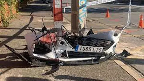 El coche accidentado en la concentración
