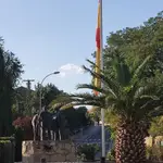 Bandera de España a media asta un hombre una cornada en los encierros de Alalpardo (Madrid) AYUNTAMIENTO DE VALDEOLMOS-ALARP 29/08/2022