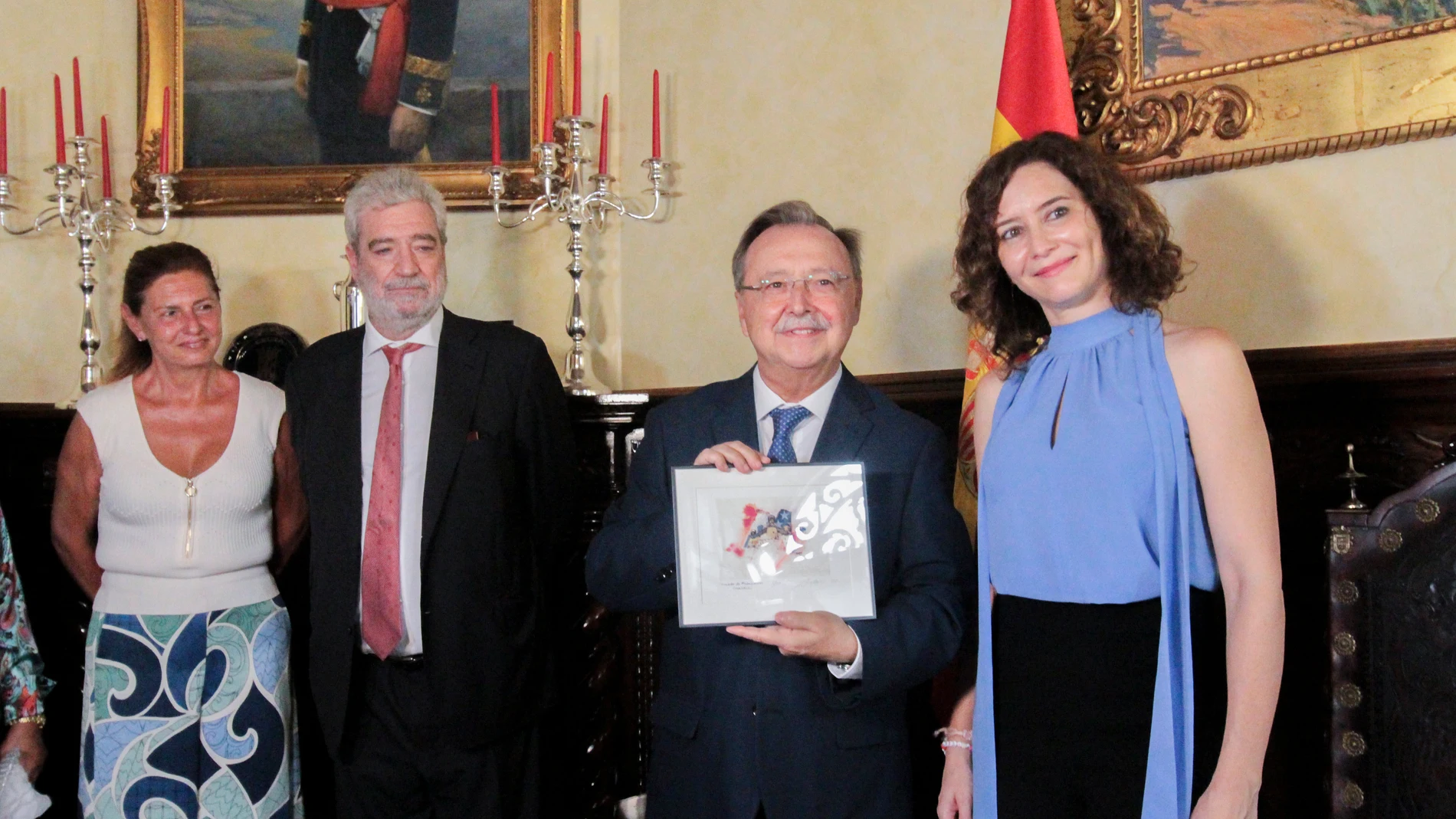 La presidenta de la Comunidad de Madrid, Isabel Díaz Ayuso, junto al presidente de la Ciudad Autónoma de Ceuta, Juan Jesús Vivas