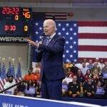 El presidente estadounidense Joe Biden habla sobre la violencia armada y sus planes de prevención del crimen en la Universidad de Wilkes, Pensilvania