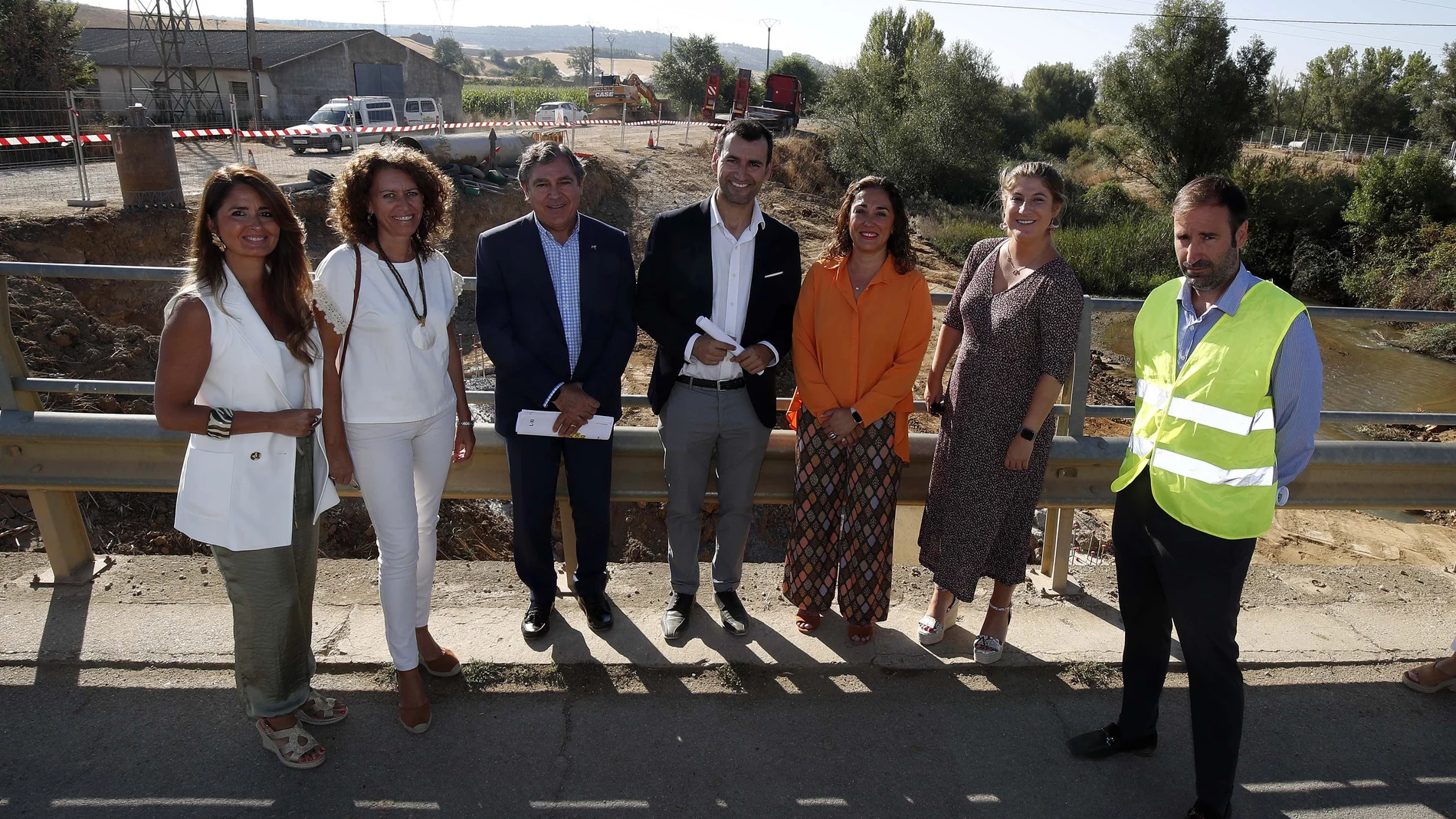 La consejera María González Corral visita las obras junto al alcalde de Medina de Rioseco, David Esteban; y la delegada territorial de la Junta, Raquel Alonso, entre otros