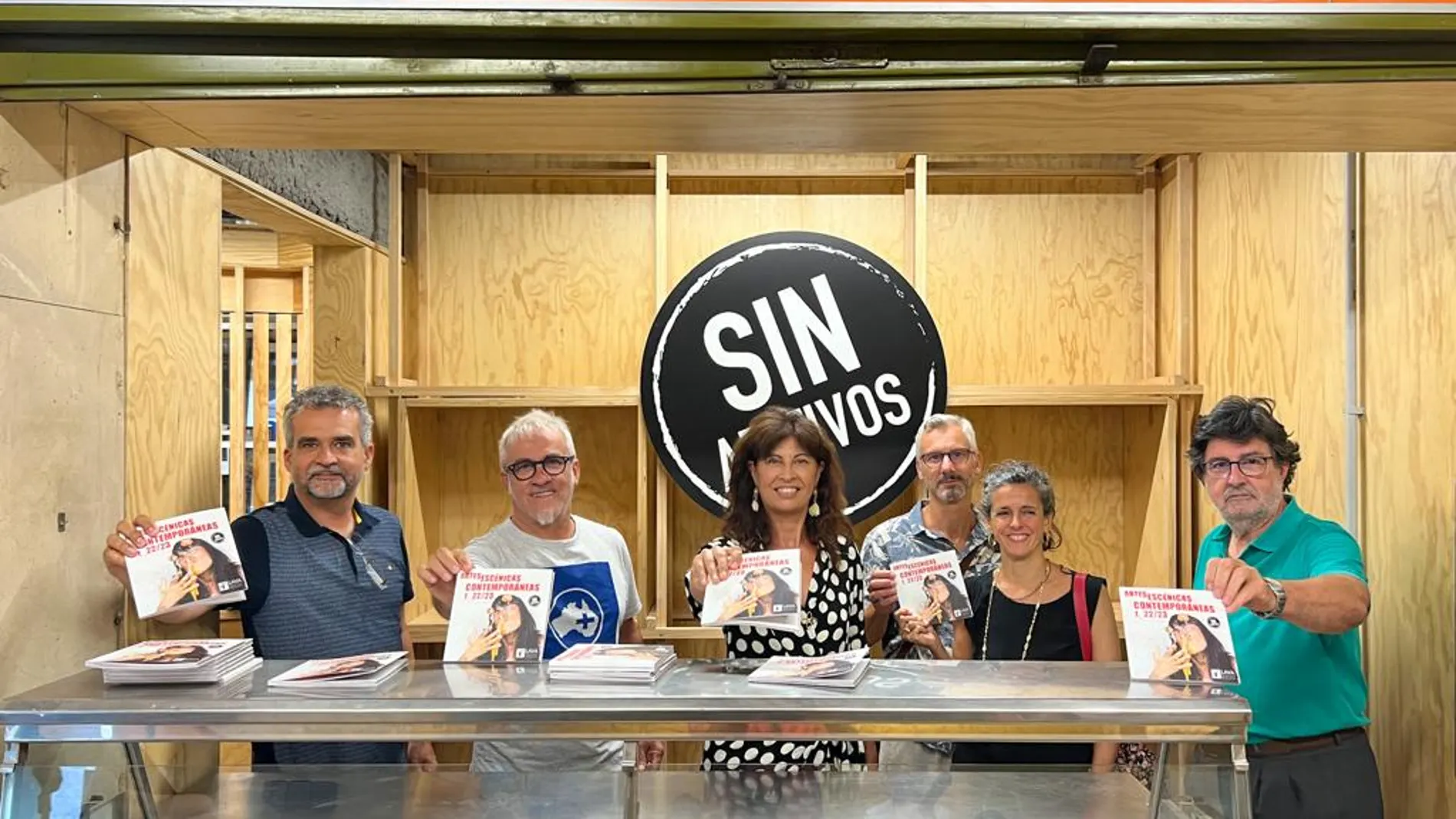 La concejala de Cultura y Turismo del Ayuntamiento de Valladolid, Ana Redondo, presenta la programación del LAVA de la temporada 22/23, junto a los representantes de las compañías participantes