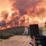 Reactivado el flanco izquierdo del incendio del campo de tiro del Teleno