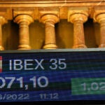 El Ibex 35 comenzó subiendo más de un 1% para luego ir desinflándose poco a poco