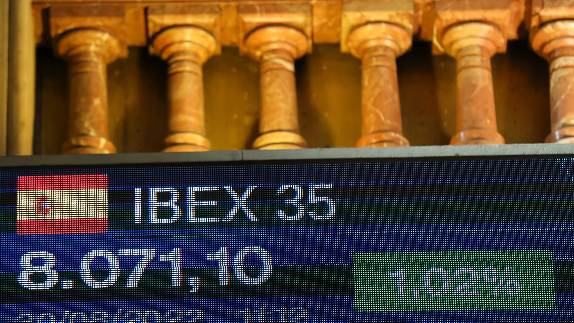 El Ibex 35 comenzó subiendo más de un 1% para luego ir desinflándose poco a poco