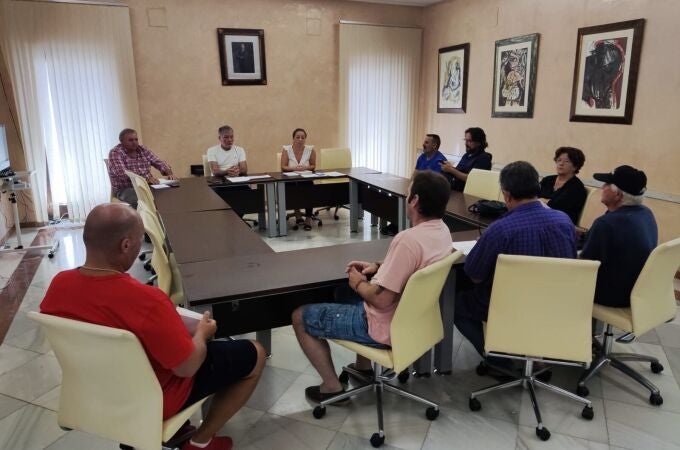 Reunión entre miembros del Equipo de Gobierno del Ayuntamiento de Almonte con el Comité de Empresa de FCC Medio Ambiente. AYUNTAMIENTO DE ALMONTE
