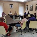 Reunión entre miembros del Equipo de Gobierno del Ayuntamiento de Almonte con el Comité de Empresa de FCC Medio Ambiente. AYUNTAMIENTO DE ALMONTE