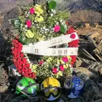 Los compañeros homenajearon a Carlos sobre el terreno una vez extinguido el incendio