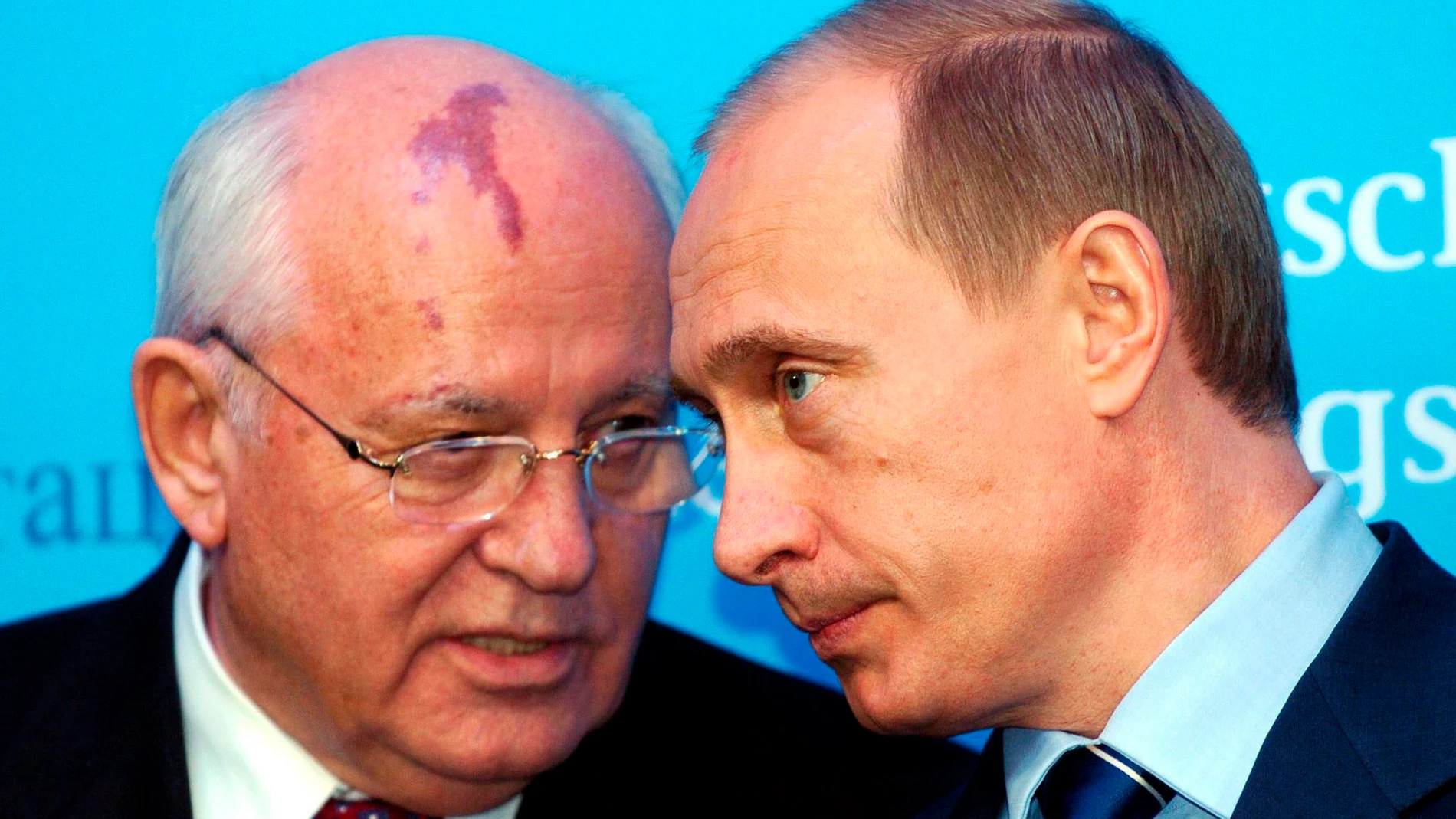 Gorbachov y Putin en 2004