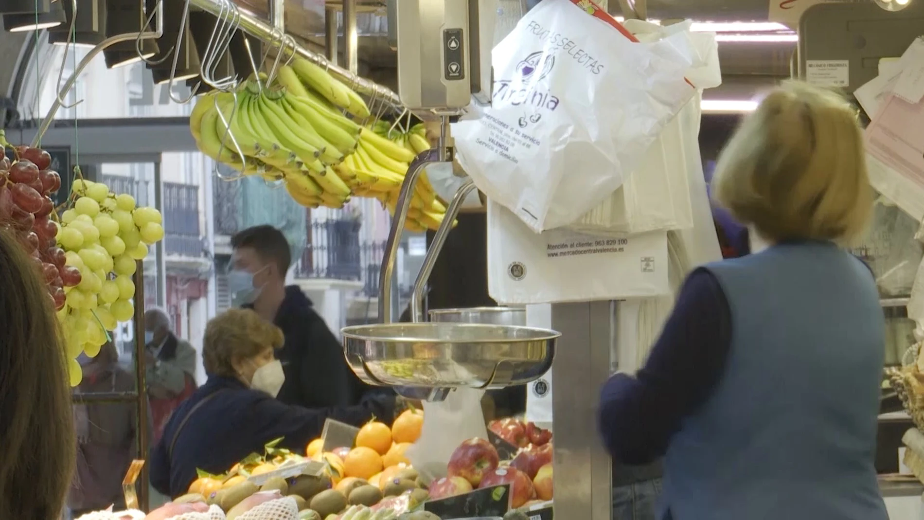 Los zarpazos de la inflación: los españoles pagan un 12,5% más para comprar un 0,1% menos de alimentos