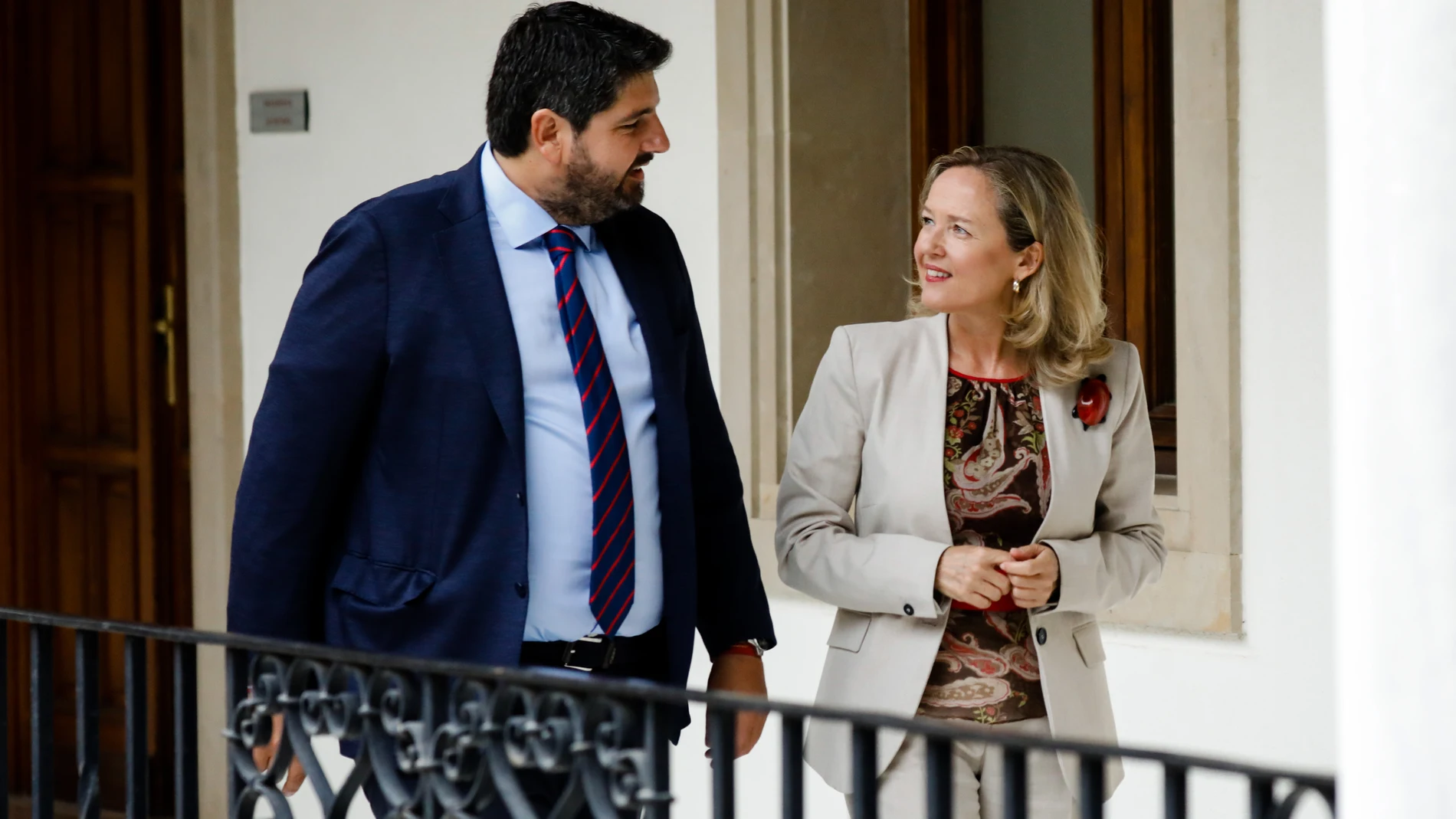 El presidente Fernando López Miras con la vicepresidenta primera del Gobierno y ministra de Asuntos Económicos, Nadia Calviño