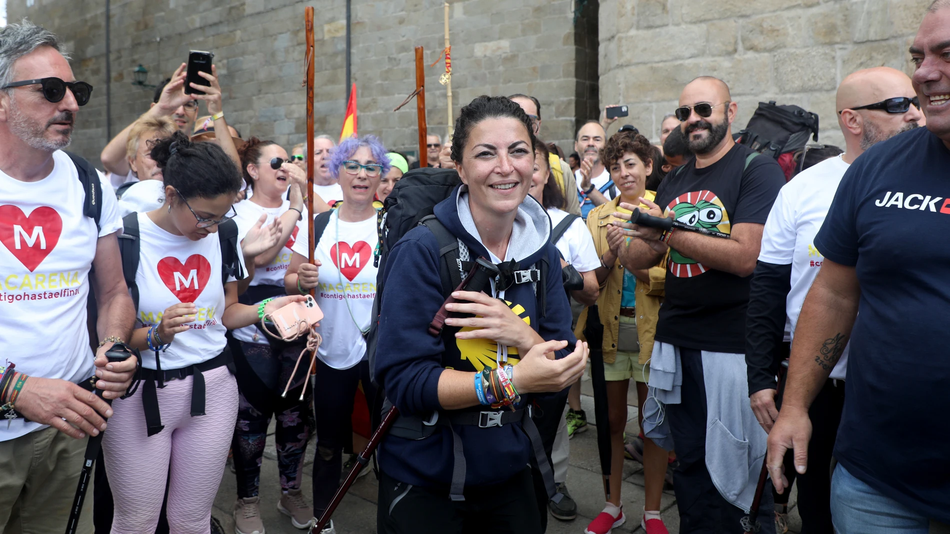 La exdiputada de Vox Macarena Olona culminó esta mañana en Compostela el Camino Francés participando en la Misa del Pergrino de la Catedral de Santiago .EFE/Xoán Rey.