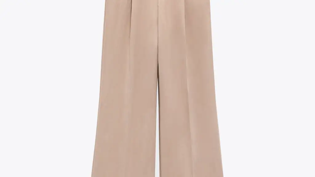 Pantalón de tiro alto con bolsillos laterales, de Zara