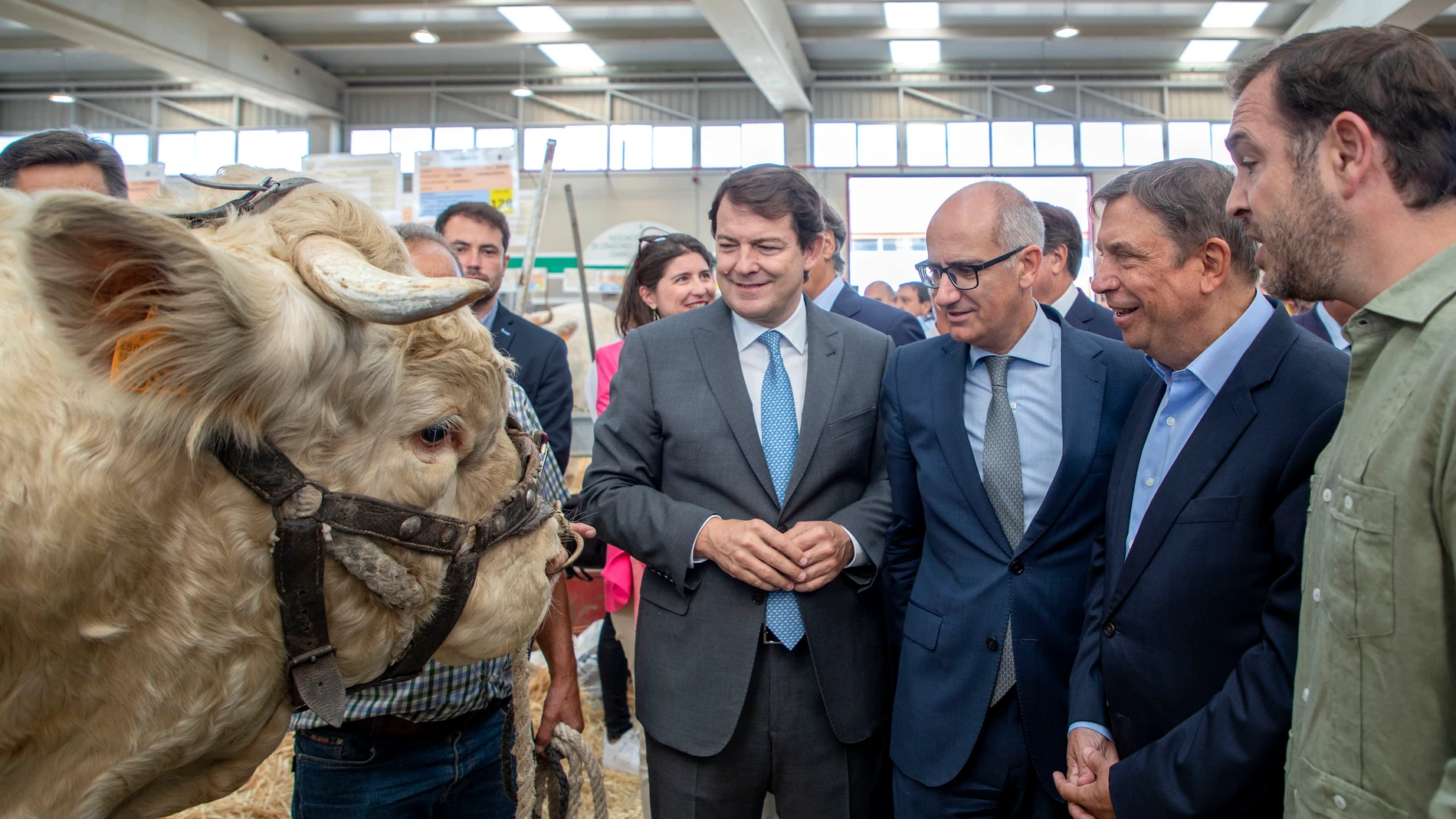 El presidente de la Junta de Castilla y León, Alfonso Fernández Mañuueco, acompañado del Ministro de Agricultura, Pesca y Alimentación (MAPA), Luis Planas, y del presidente de la Diputación de Salamanca, Javier Iglesias, inaugura la Feria del Sector Agropecuario Salamaq 2022 y la 33 Exposición Internacional de Ganado Puro