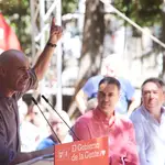 El alcalde de Sevilla, Antonio Muñoz, se dirige a los militantes del partido durante primer acto de la campaña &#39;El Gobierno de la Gente&#39; en el barrio de Pino Montano