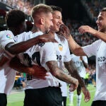 Los jugadores del Valencia celebran uno de los goles al Getafe