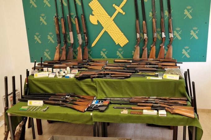 Armas incautadas a los detenidos y retiradas a los clientes del taller clandestino de Cabra