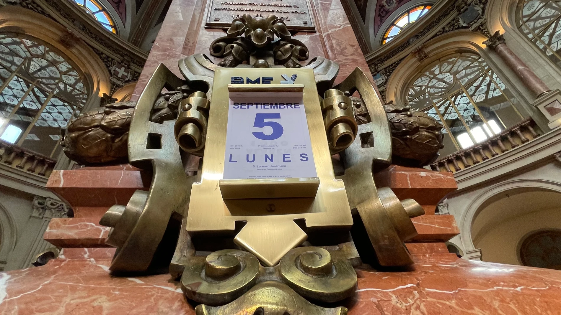 La bolsa española bajó este lunes el 0,88 % y perdió el nivel de 7.900 puntos, afectada por la caída de las plazas europeas
