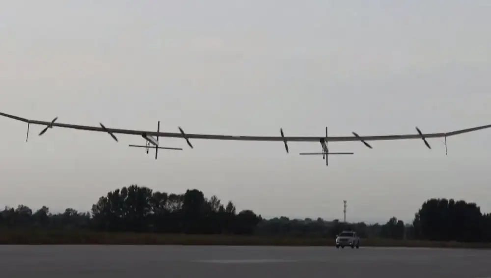 El dron Qimingxing 50 despegando del aeropuerto de Yulin en su vuelo inaugural.