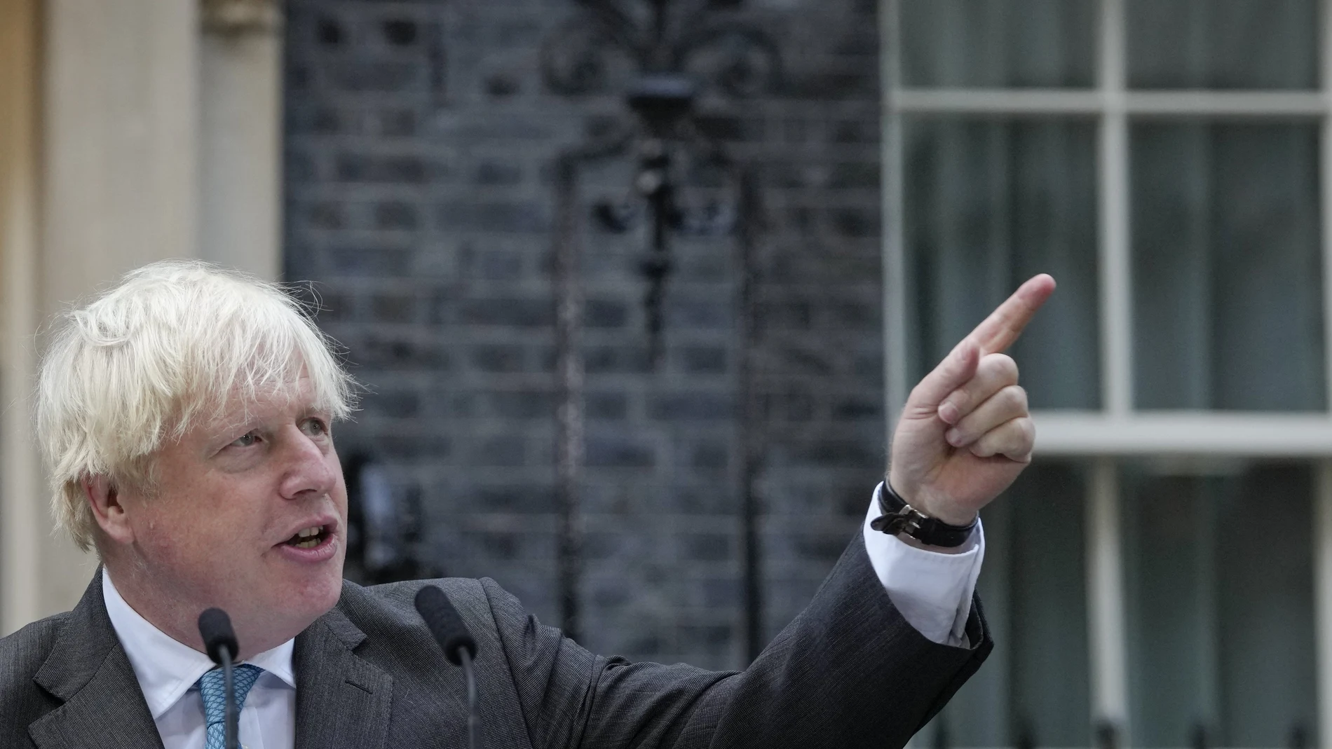 El primer ministro británico saliente, Boris Johnson, en su último discurso frente a Downing Street en Londres