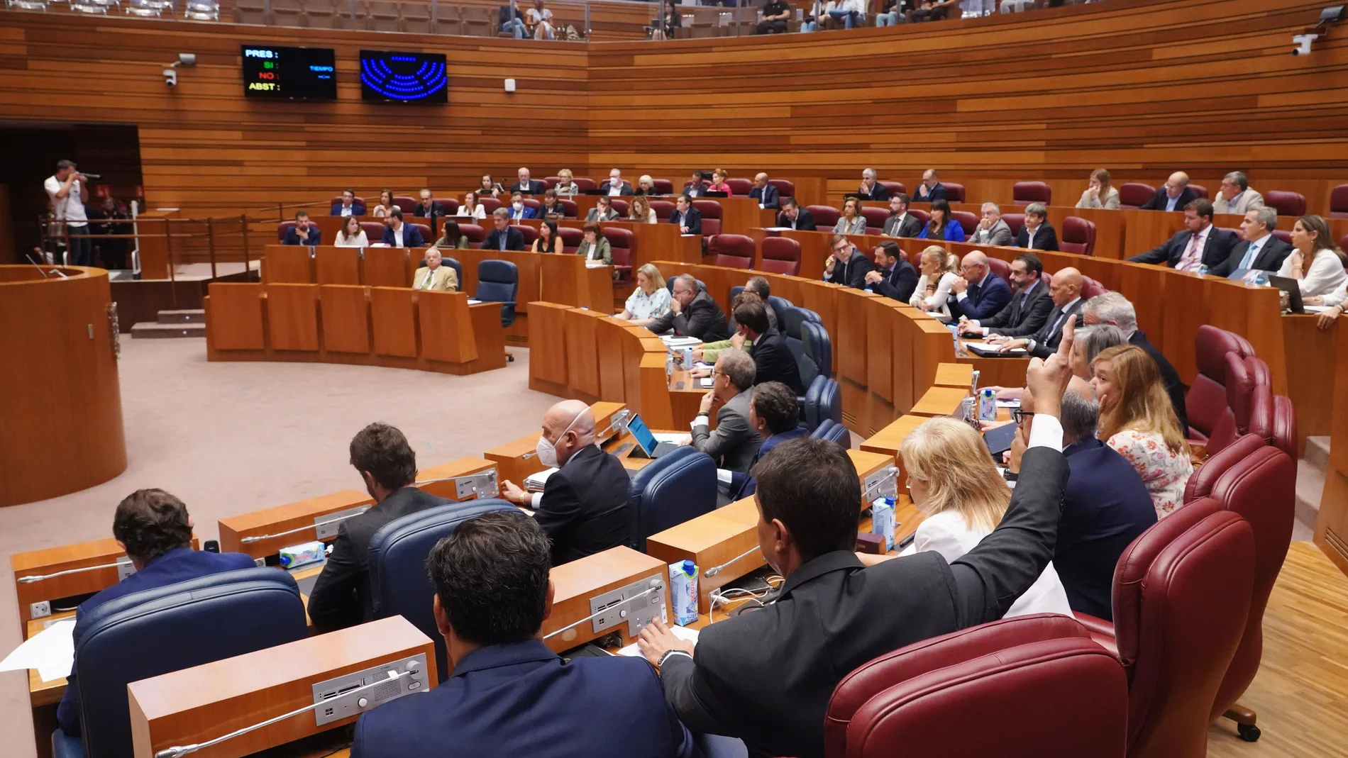Bancada del PP durante un momento de las votaciones de este miércoles en el Parlamento regional