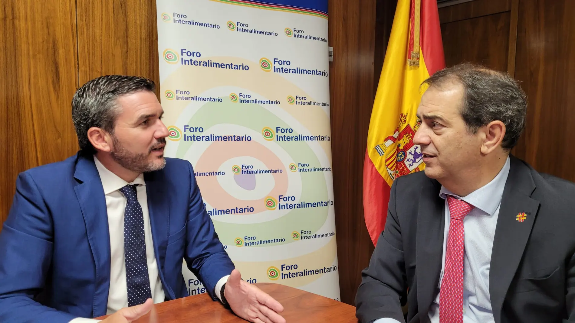 El consejero Antonio Luengo se reunió en Madrid con el director general del Foro Interalimentario, Víctor Yuste