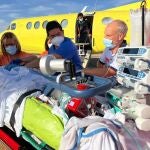 Sanitarios coordinan el traslado en avión de una paciente de Palma a Barcelona para realizarle un trasplante cardiaco