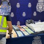El dinero y la droga que los policías intervinieron durante la detención