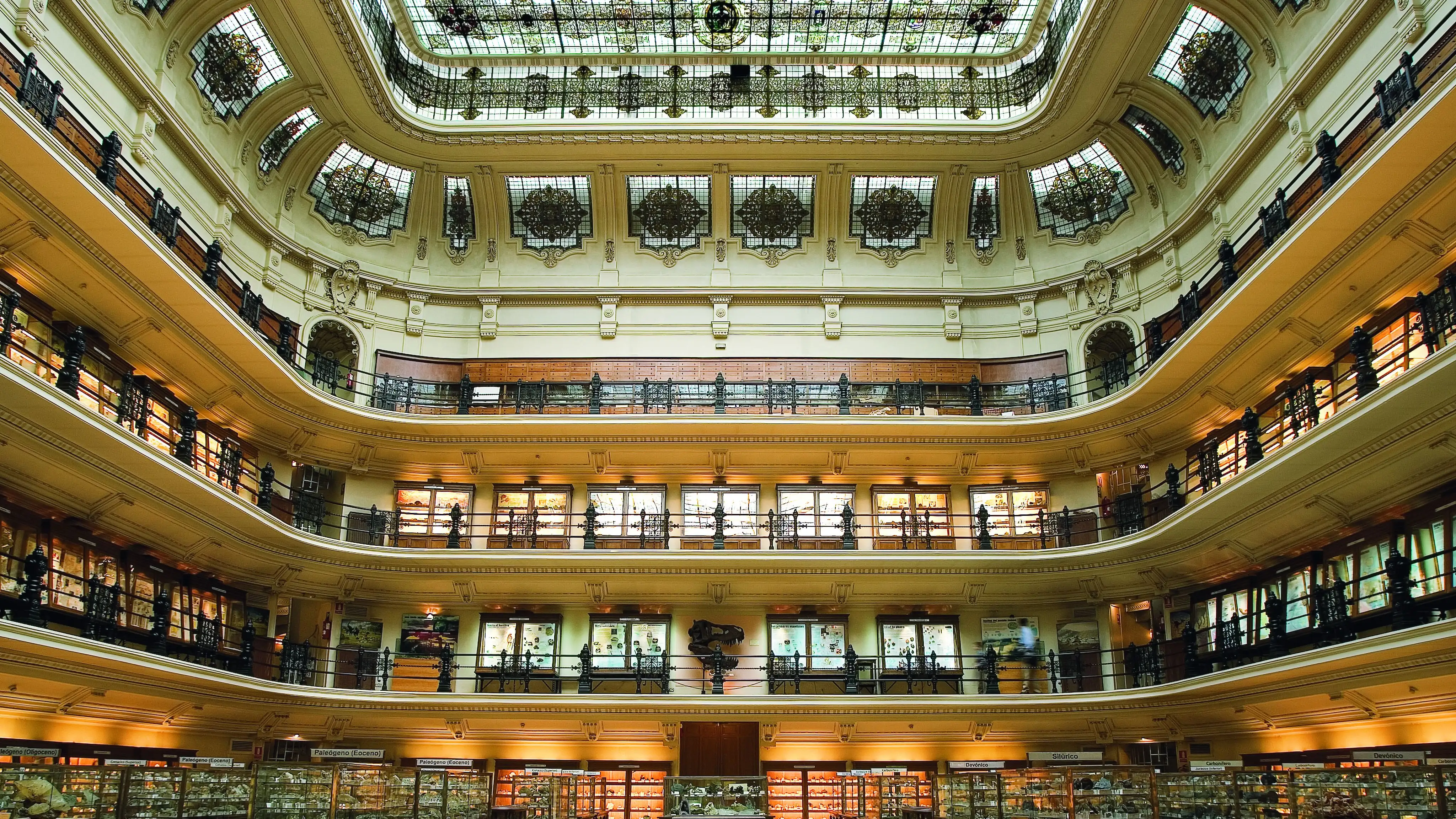 Interior del Museo Geominero