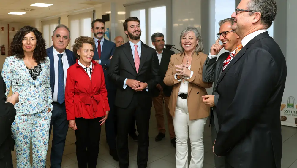 El vicepresidente García-Gallardo visita junto a los consejeros Gerardo Dueñas y Mariano Veganzones las instalaciones de VIDA de Galletas Gullón en Aguilar de Campoo, en compañía de Lourdes Gullón, Teresa Rodríguez