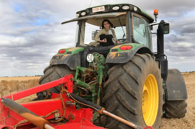 Tractores y tacones, gala de la feminidad rural