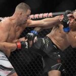 Nate Diaz ganó a Tony Ferguson en el combate estelar de la UFC 279
