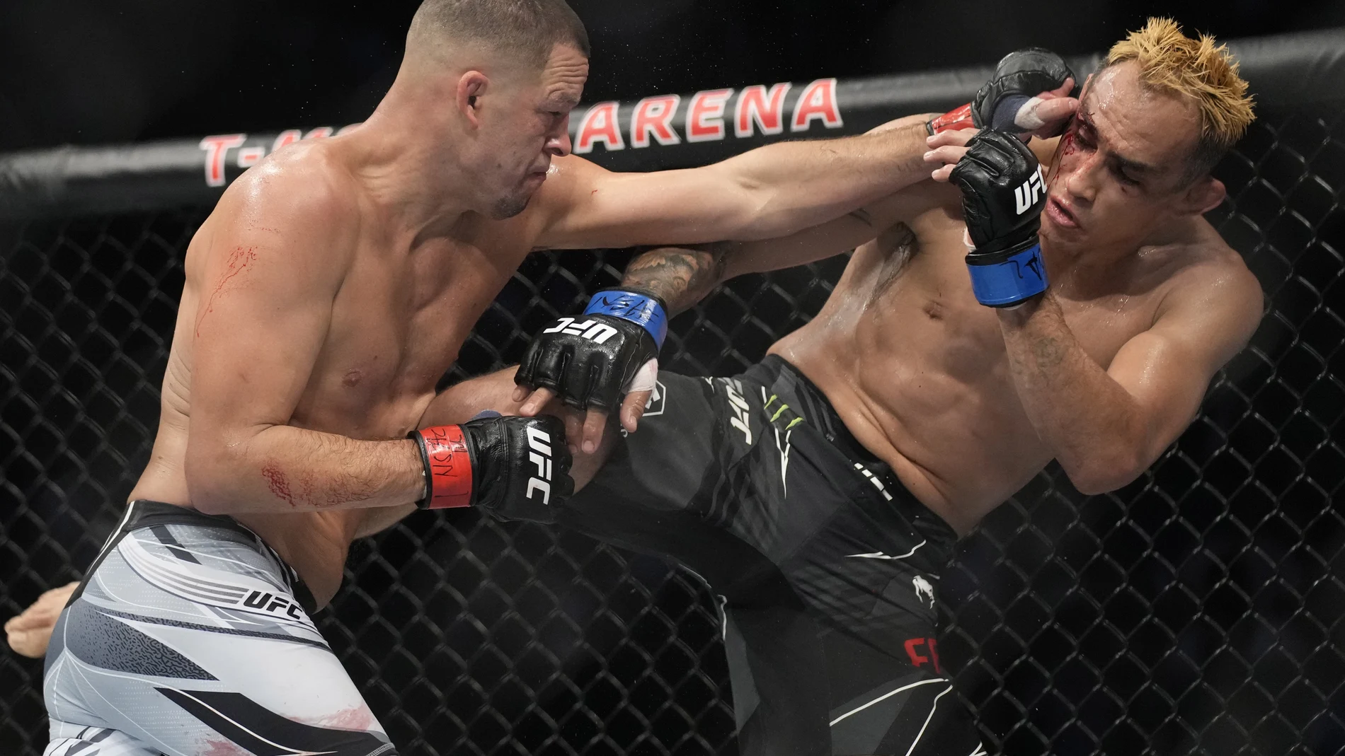 Nate Diaz ganó a Tony Ferguson en el combate estelar de la UFC 279