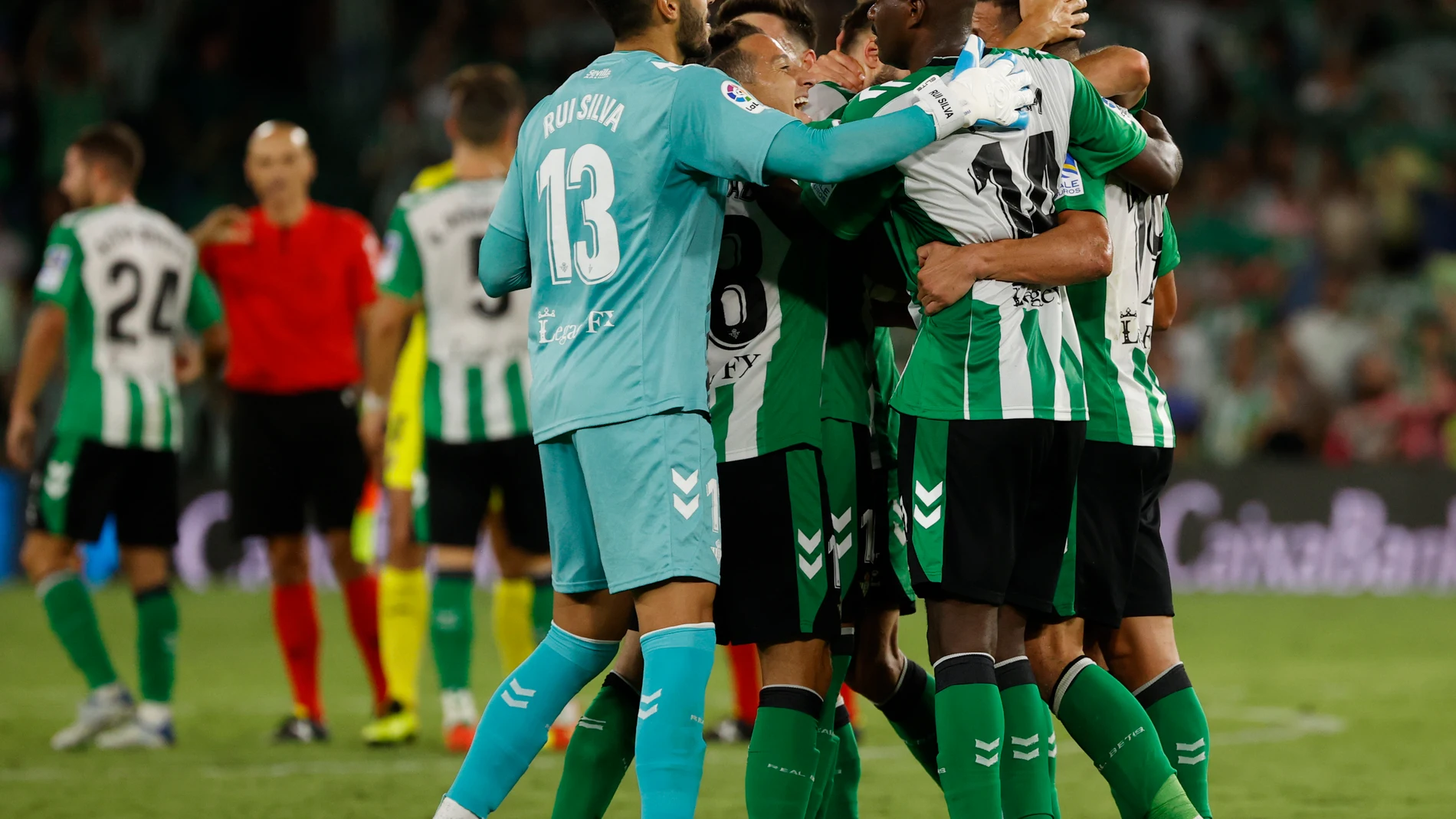 Los jugadores del Betis celebran la victoria frente al Villarreal (1-0)