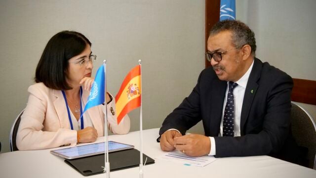 La ministra de Sanidad, Carolina Darias, junto al director general de la OMS, Tedros Adhanom