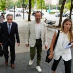El ex presidente del FB Barcelona, Sandro Rosell (c), a su llegada al juicio por un presunto delito contra Hacienda, en el juzgado de lo penal 3 de Barcelona. David Zorrakino / Europa Press